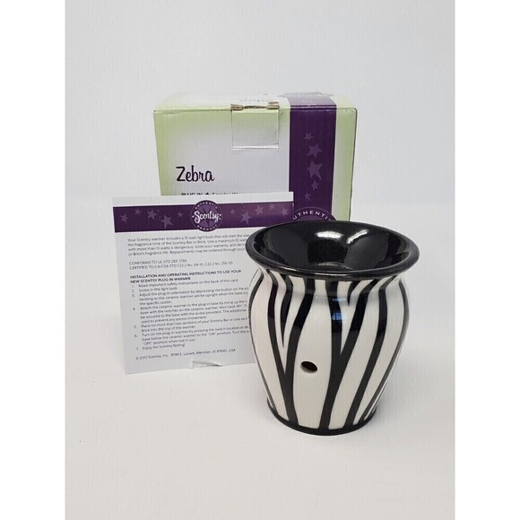 SCENTSY RETIRED ZEBRA MINI PLUG IN WARMER ORIGINAL BOX BLACK & WHITE SAFARI - Picture 2 of 16